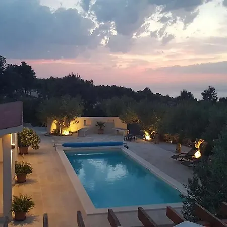 Amber Villa